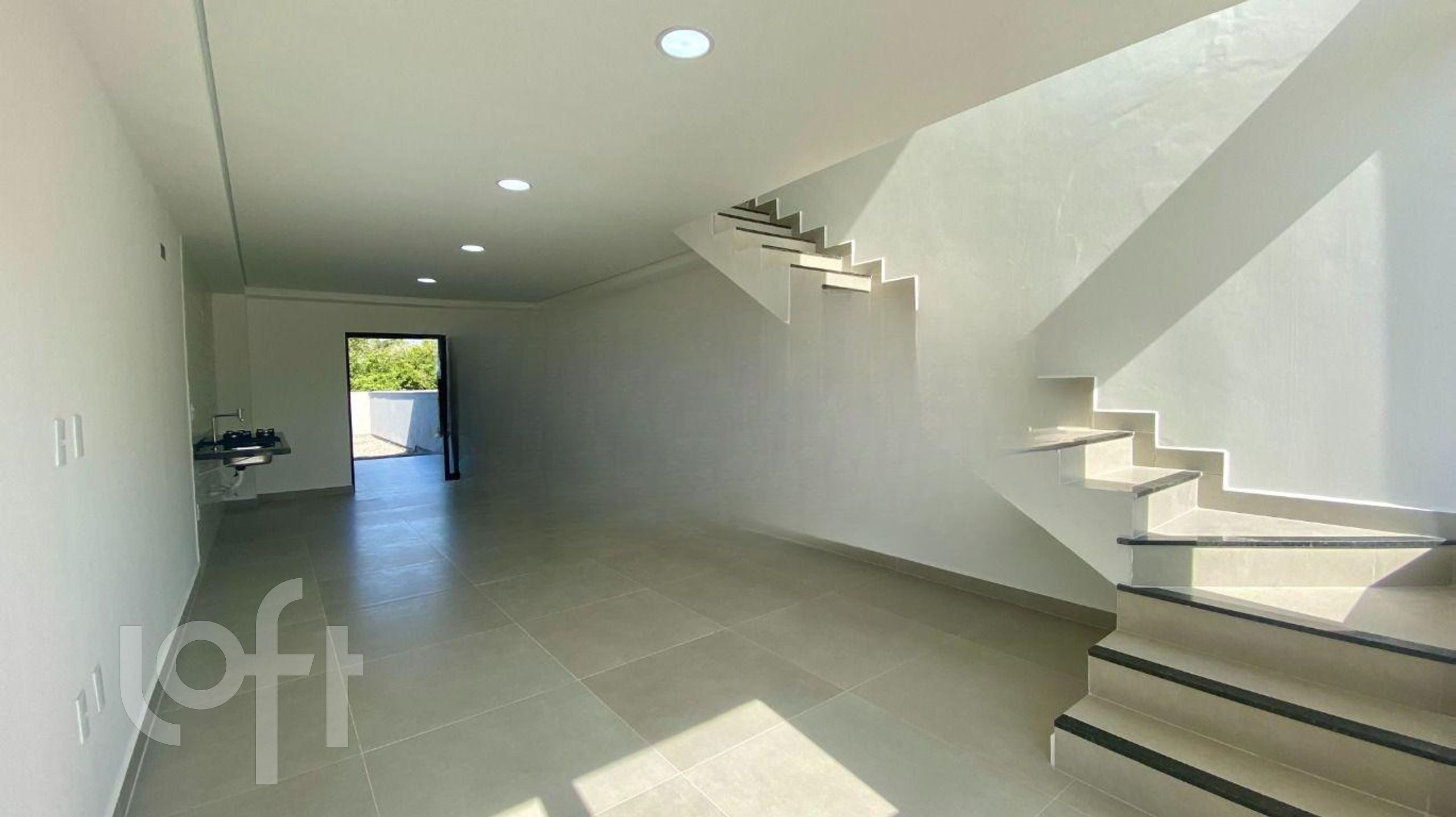 Casa à venda em São João do Rio Vermelho com 130 m², 2 quartos, 2 suítes, 2 vagas