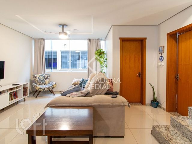 Casa com 159m², 3 dormitórios, 1 suíte, 2 vagas, Vila Ipiranga em Porto Alegre