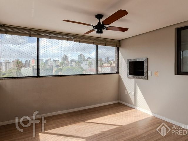 Apartamento com 74m², 2 dormitórios, 1 suíte, 2 vagas, Petrópolis em Porto Alegre
