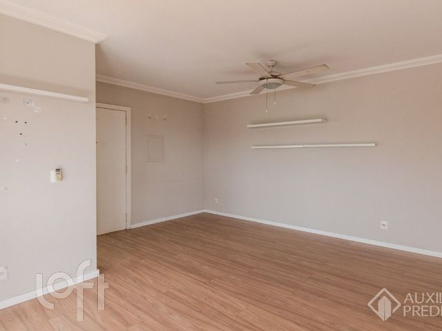 Apartamento com 74m², 2 dormitórios, 1 suíte, 2 vagas, Petrópolis em Porto Alegre