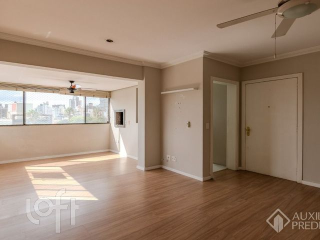 Apartamento com 74m², 2 dormitórios, 1 suíte, 2 vagas, Petrópolis em Porto Alegre