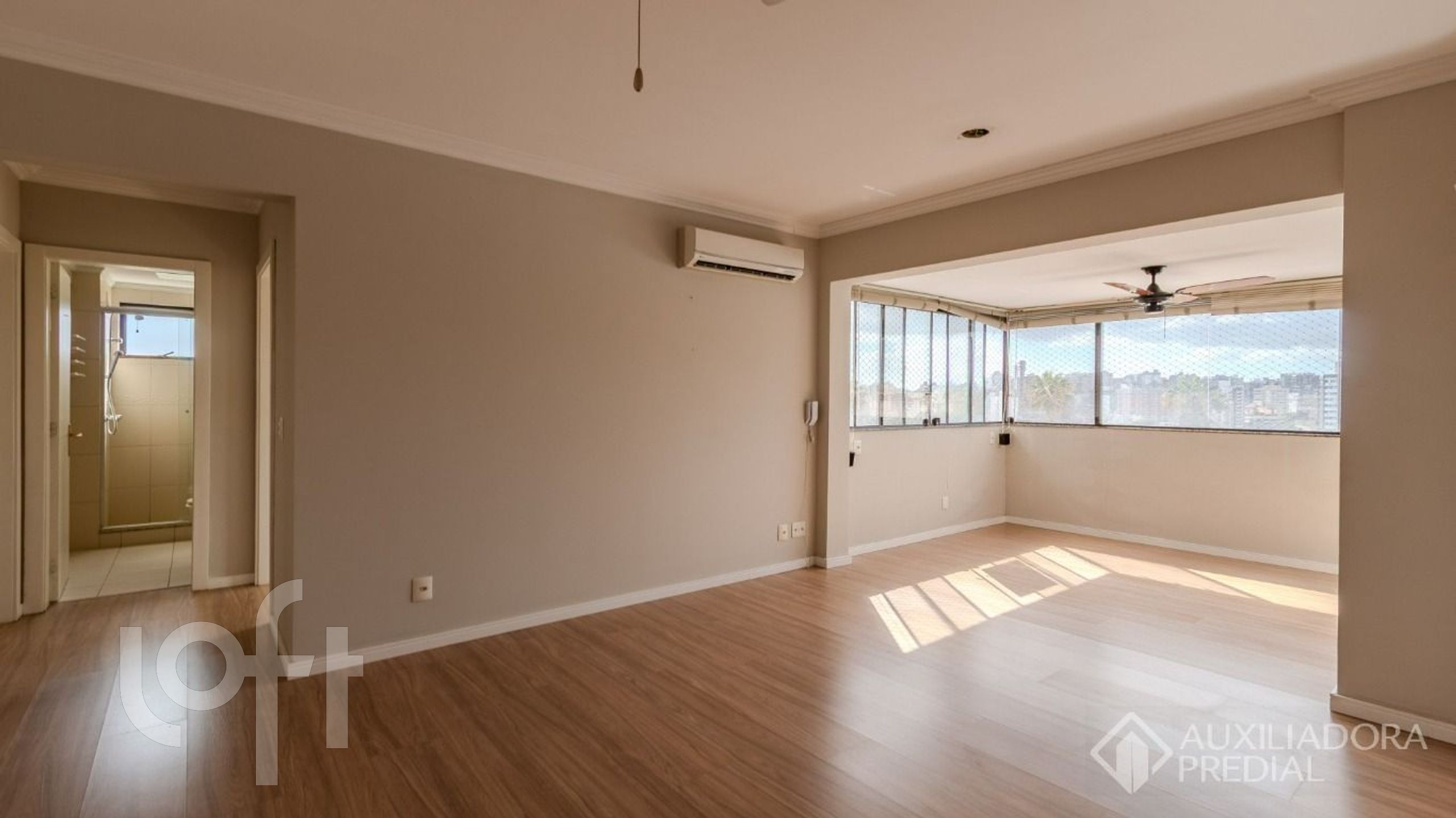 Apartamento com 74m², 2 dormitórios, 1 suíte, 2 vagas, Petrópolis em Porto Alegre