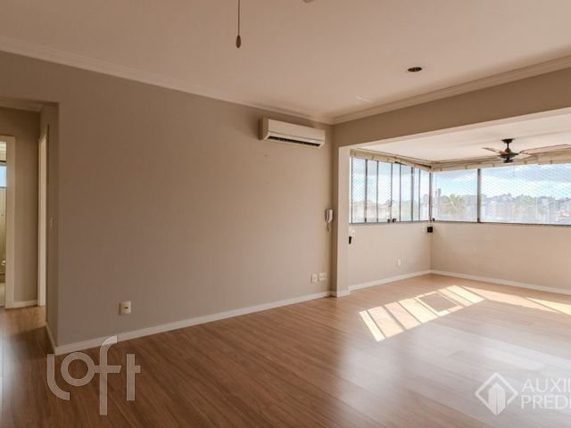 Apartamento com 74m², 2 dormitórios, 1 suíte, 2 vagas, Petrópolis em Porto Alegre