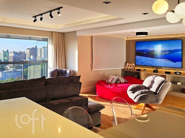 Apartamento com 99m², 3 dormitórios, 1 suíte, 2 vagas, Petrópolis em Porto Alegre