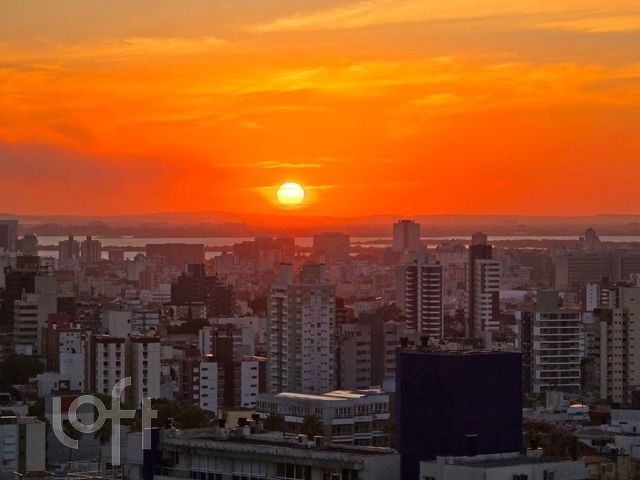 Apartamento com 99m², 3 dormitórios, 1 suíte, 2 vagas, Petrópolis em Porto Alegre