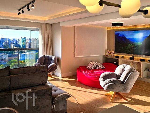 Apartamento com 99m², 3 dormitórios, 1 suíte, 2 vagas, Petrópolis em Porto Alegre