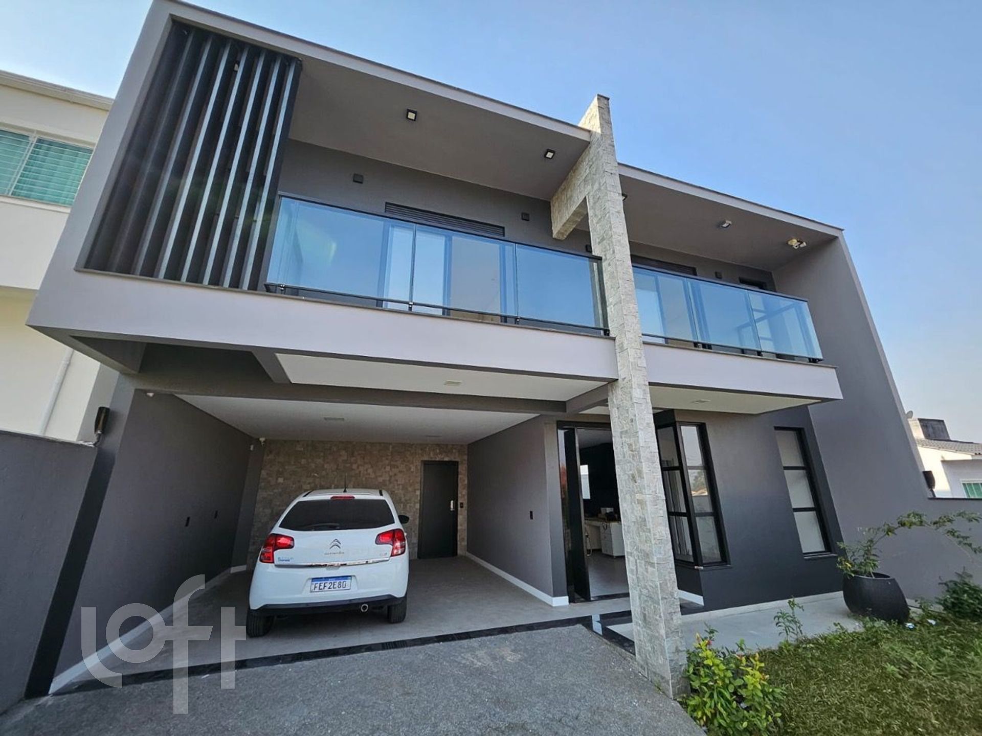 Casa à venda em Forquilhas com 176 m², 2 quartos, 2 suítes, 2 vagas