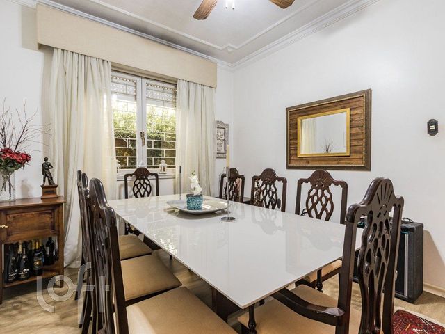 Casa com 219m², 3 dormitórios, 1 suíte, 3 vagas, Higienópolis em Porto Alegre