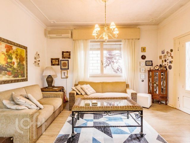 Casa com 219m², 3 dormitórios, 1 suíte, 3 vagas, Higienópolis em Porto Alegre