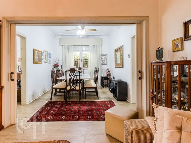 Casa com 219m², 3 dormitórios, 1 suíte, 3 vagas, Higienópolis em Porto Alegre