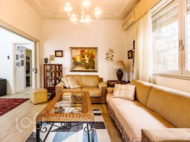 Casa com 219m², 3 dormitórios, 1 suíte, 3 vagas, Higienópolis em Porto Alegre