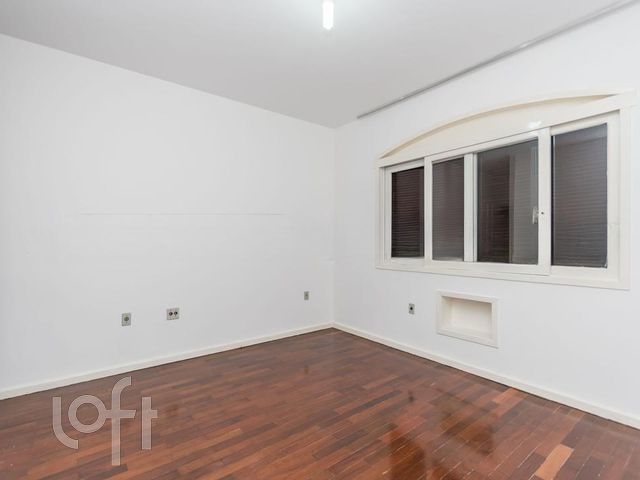 Casa com 130m², 3 dormitórios, 1 suíte, 10 vagas, São João em Porto Alegre