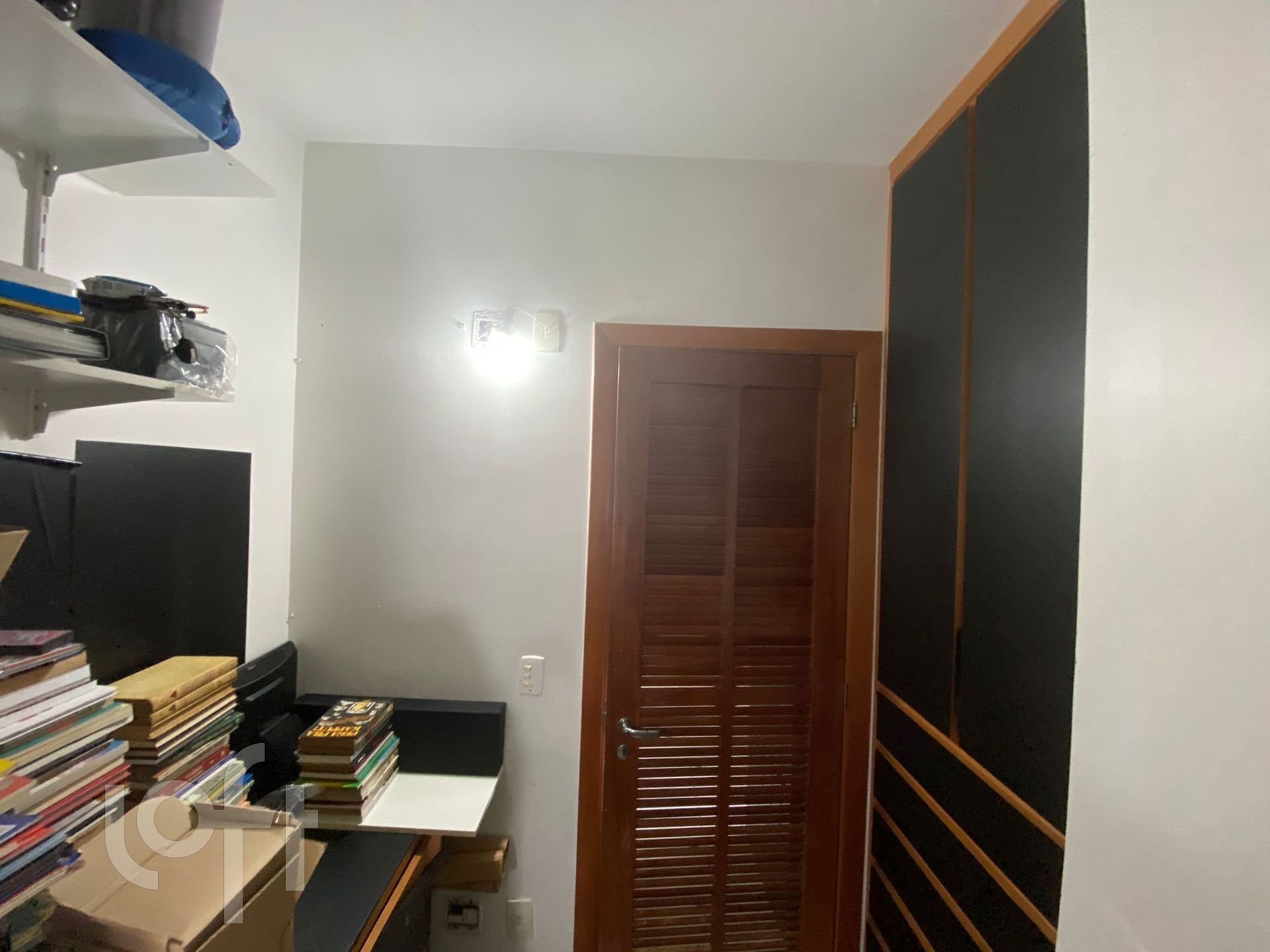 Apartamento à venda com 3 quartos, 156m² - Foto 2