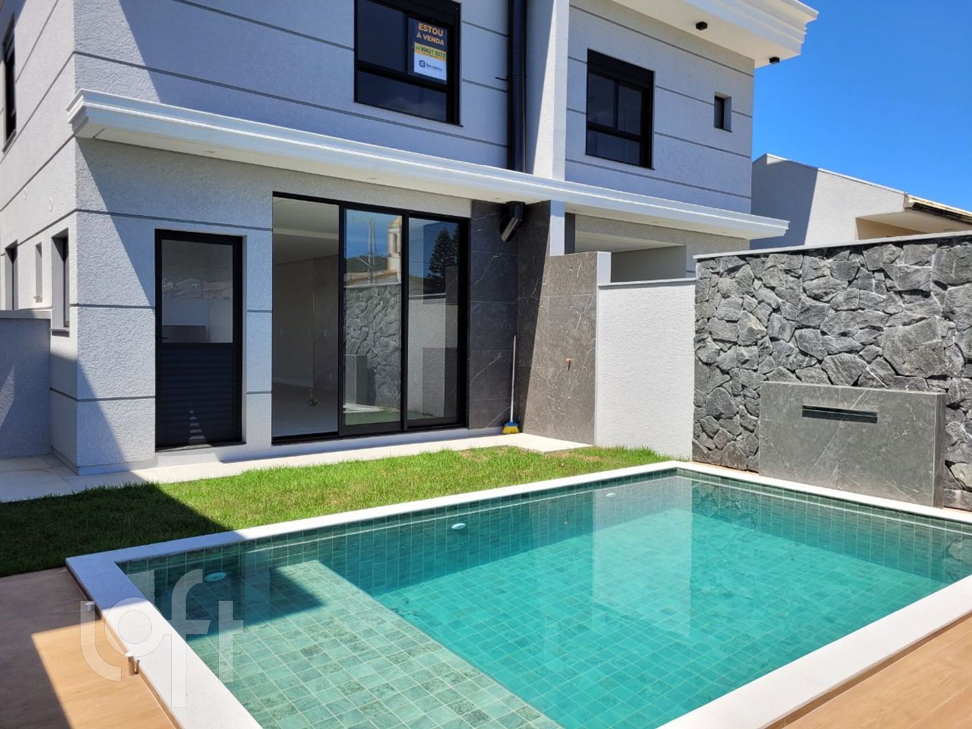 Casa à venda em Ingleses com 157 m², 3 quartos, 3 suítes, 2 vagas
