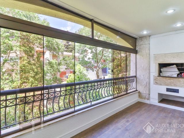 Apartamento com 117m², 3 dormitórios, 1 suíte, 2 vagas, Higienópolis em Porto Alegre