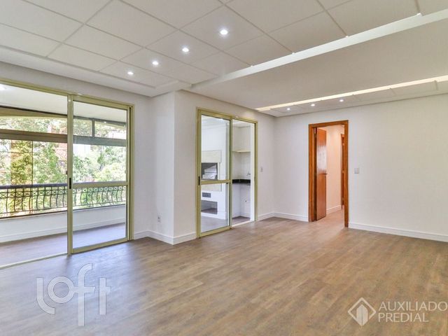 Apartamento com 117m², 3 dormitórios, 1 suíte, 2 vagas, Higienópolis em Porto Alegre