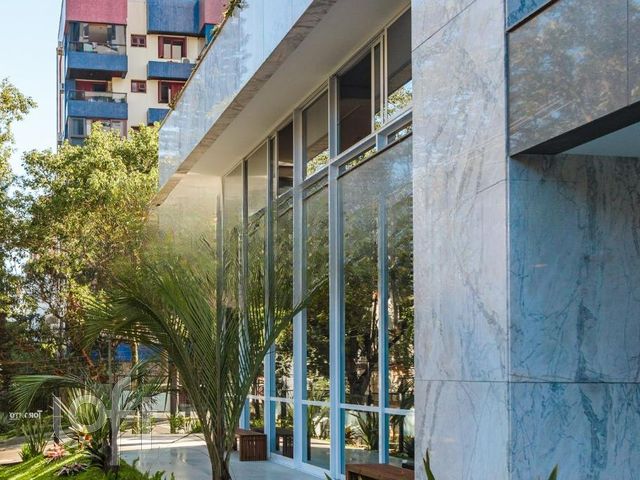 Apartamento com 250m², 3 dormitórios, 3 suítes, 2 vagas, Auxiliadora em Porto Alegre