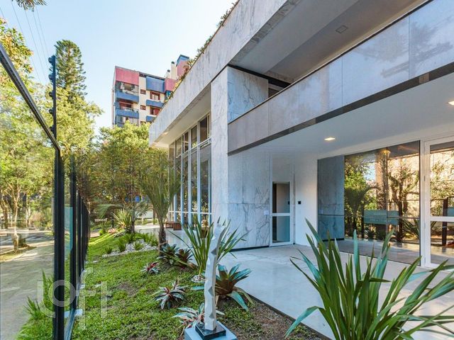 Apartamento com 250m², 3 dormitórios, 3 suítes, 2 vagas, Auxiliadora em Porto Alegre