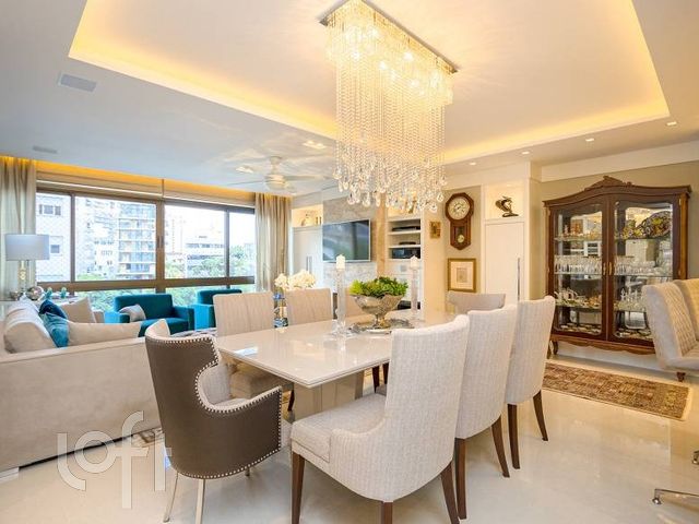 Apartamento com 121m², 3 dormitórios, 1 suíte, 2 vagas, Petrópolis em Porto Alegre