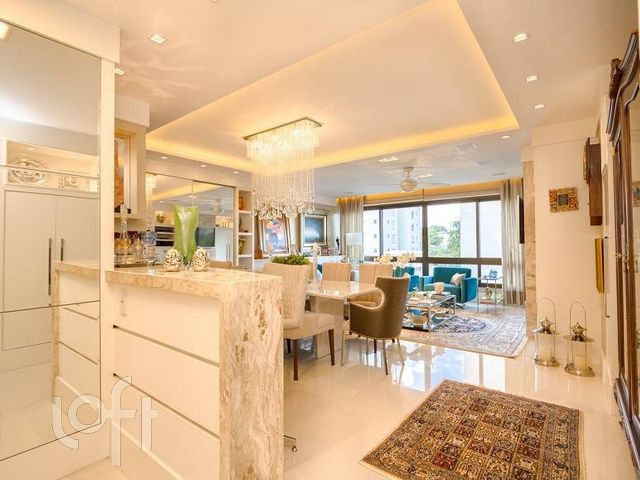 Apartamento com 121m², 3 dormitórios, 1 suíte, 2 vagas, Petrópolis em Porto Alegre