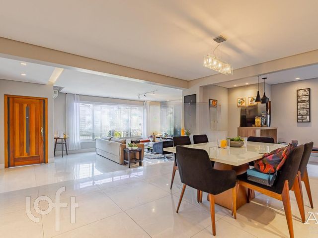 Casa com 360m², 3 dormitórios, 1 suíte, 3 vagas, Três Figueiras em Porto Alegre