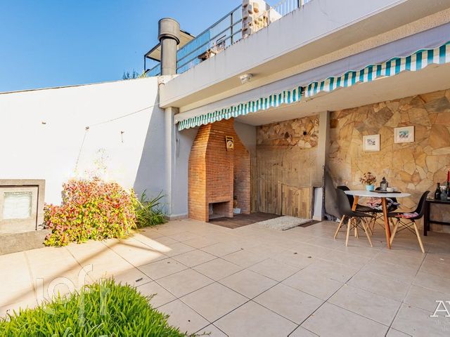 Casa com 360m², 3 dormitórios, 1 suíte, 3 vagas, Três Figueiras em Porto Alegre