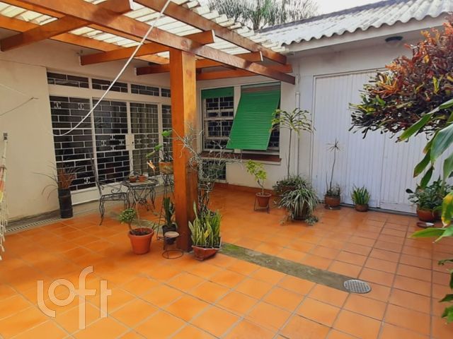 Casa com 300m², 3 dormitórios, 1 suíte, 2 vagas, Menino Deus em Porto Alegre