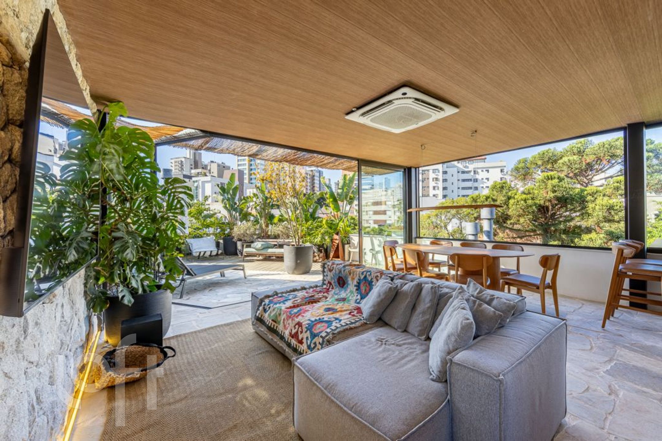 Apartamento com 203m², 3 dormitórios, 1 suíte, 2 vagas, Petrópolis em Porto Alegre