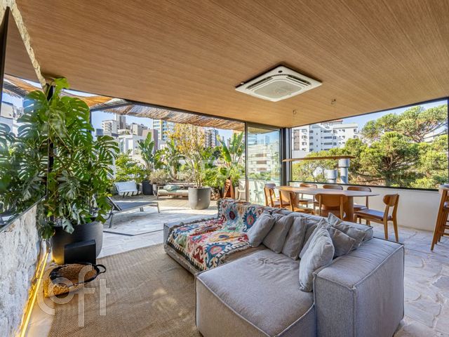 Apartamento com 203m², 3 dormitórios, 1 suíte, 2 vagas, Petrópolis em Porto Alegre