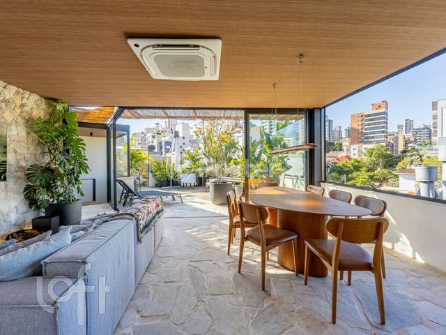 Apartamento com 203m², 3 dormitórios, 1 suíte, 2 vagas, Petrópolis em Porto Alegre