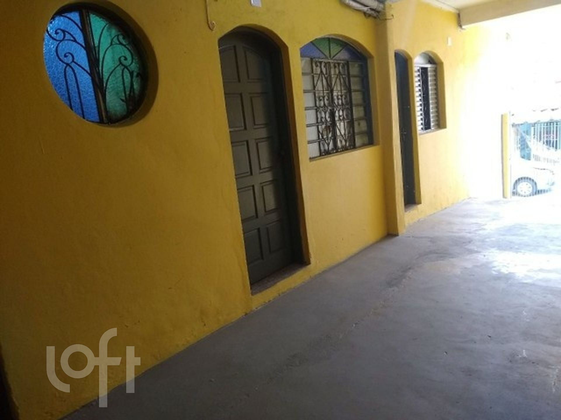 Casa à venda com 10 quartos, 300m² - Foto 1