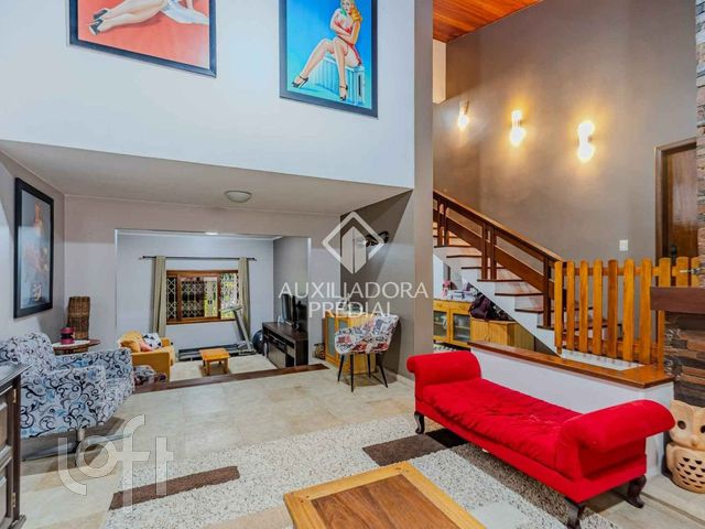 Casa com 249m², 3 dormitórios, 1 suíte, 4 vagas, Vila Ipiranga em Porto Alegre