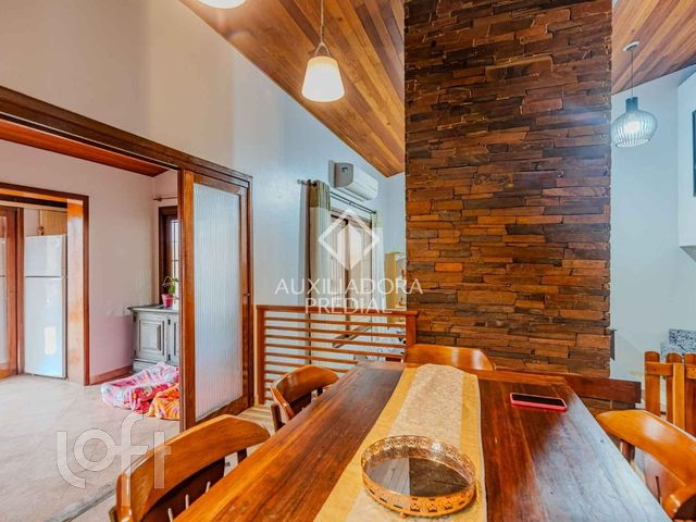 Casa com 249m², 3 dormitórios, 1 suíte, 4 vagas, Vila Ipiranga em Porto Alegre