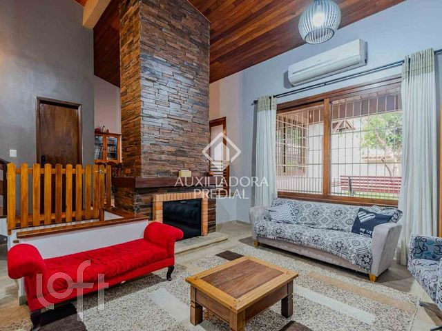 Casa com 249m², 3 dormitórios, 1 suíte, 4 vagas, Vila Ipiranga em Porto Alegre