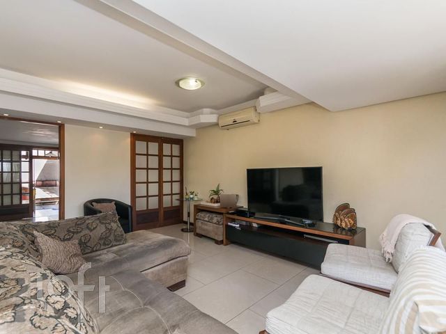 Casa com 385m², 3 dormitórios, 1 suíte, 4 vagas, Vila Ipiranga em Porto Alegre