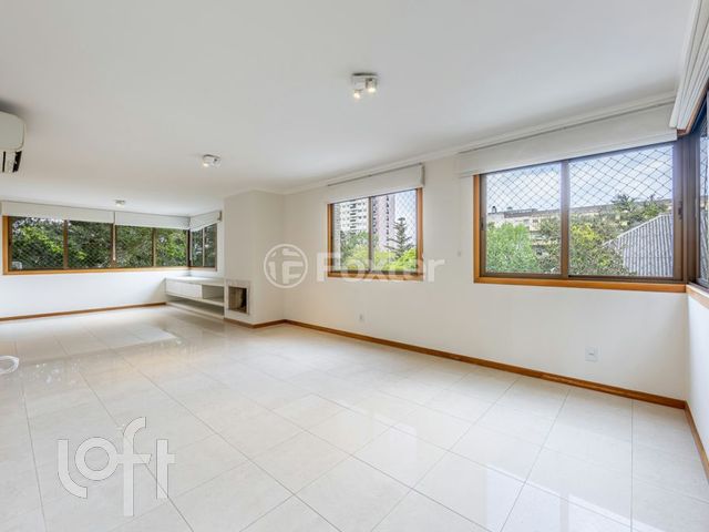 Apartamento com 145m², 3 dormitórios, 1 suíte, 2 vagas, Auxiliadora em Porto Alegre