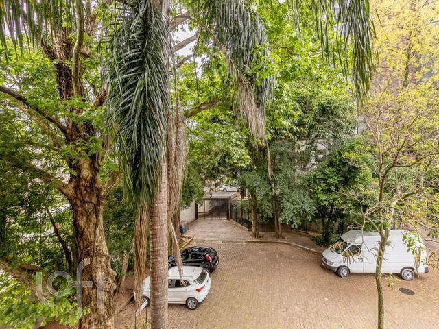 Apartamento com 145m², 3 dormitórios, 1 suíte, 2 vagas, Auxiliadora em Porto Alegre