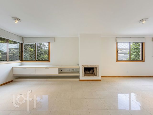 Apartamento com 145m², 3 dormitórios, 1 suíte, 2 vagas, Auxiliadora em Porto Alegre