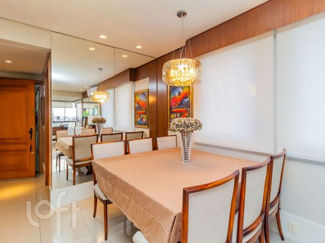 Apartamento com 105m², 3 dormitórios, 1 suíte, 2 vagas, Petrópolis em Porto Alegre