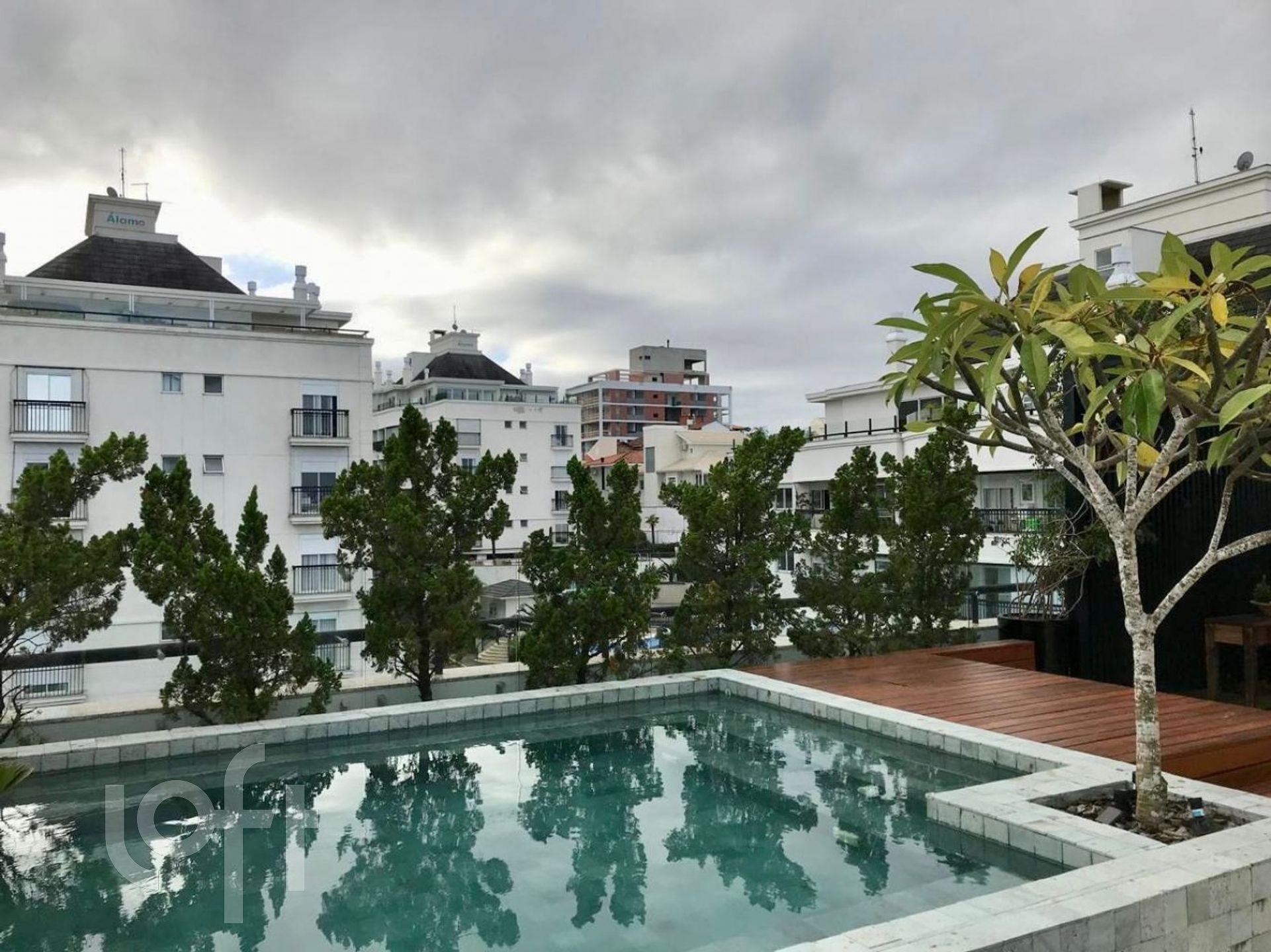 Apartamento à venda em Coqueiros com 268 m², 3 quartos, 3 suítes, 3 vagas