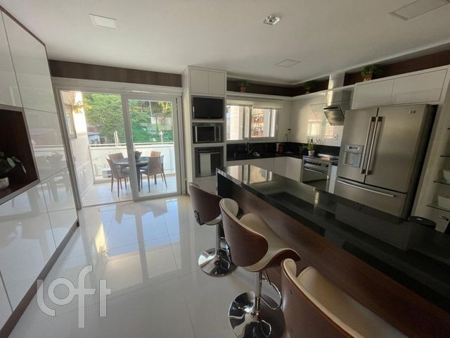 Casa com 354m², 3 dormitórios, 3 suítes, 4 vagas, Chácara das Pedras em Porto Alegre