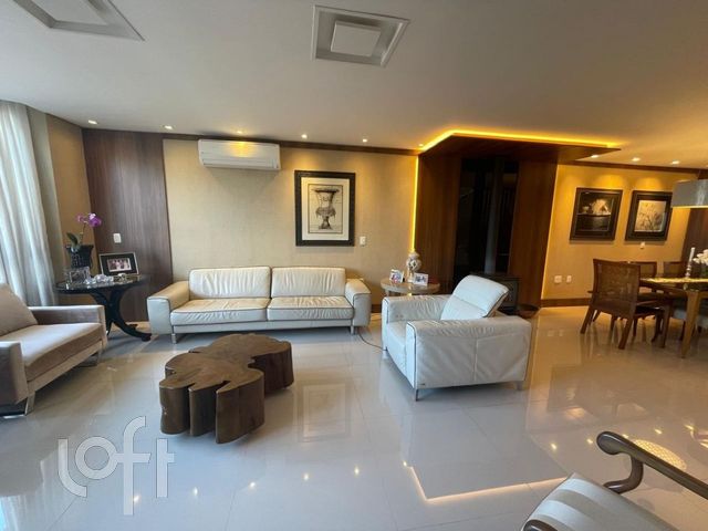 Casa com 354m², 3 dormitórios, 3 suítes, 4 vagas, Chácara das Pedras em Porto Alegre