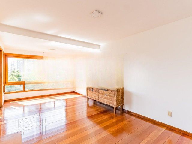 Apartamento com 96m², 3 dormitórios, 1 suíte, 2 vagas, Petrópolis em Porto Alegre