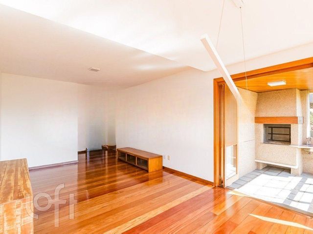 Apartamento com 96m², 3 dormitórios, 1 suíte, 2 vagas, Petrópolis em Porto Alegre