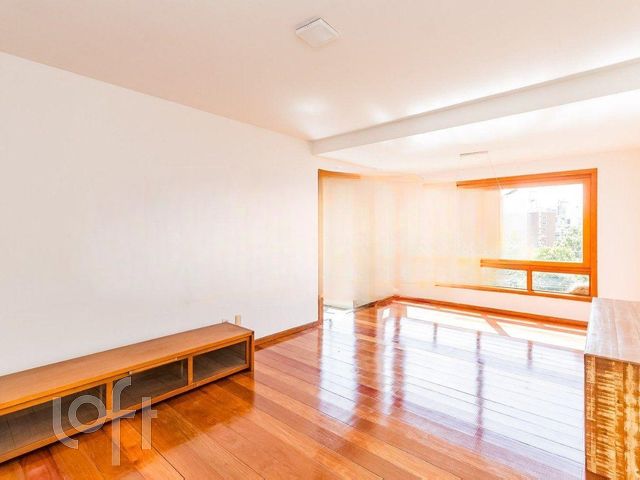 Apartamento com 96m², 3 dormitórios, 1 suíte, 2 vagas, Petrópolis em Porto Alegre