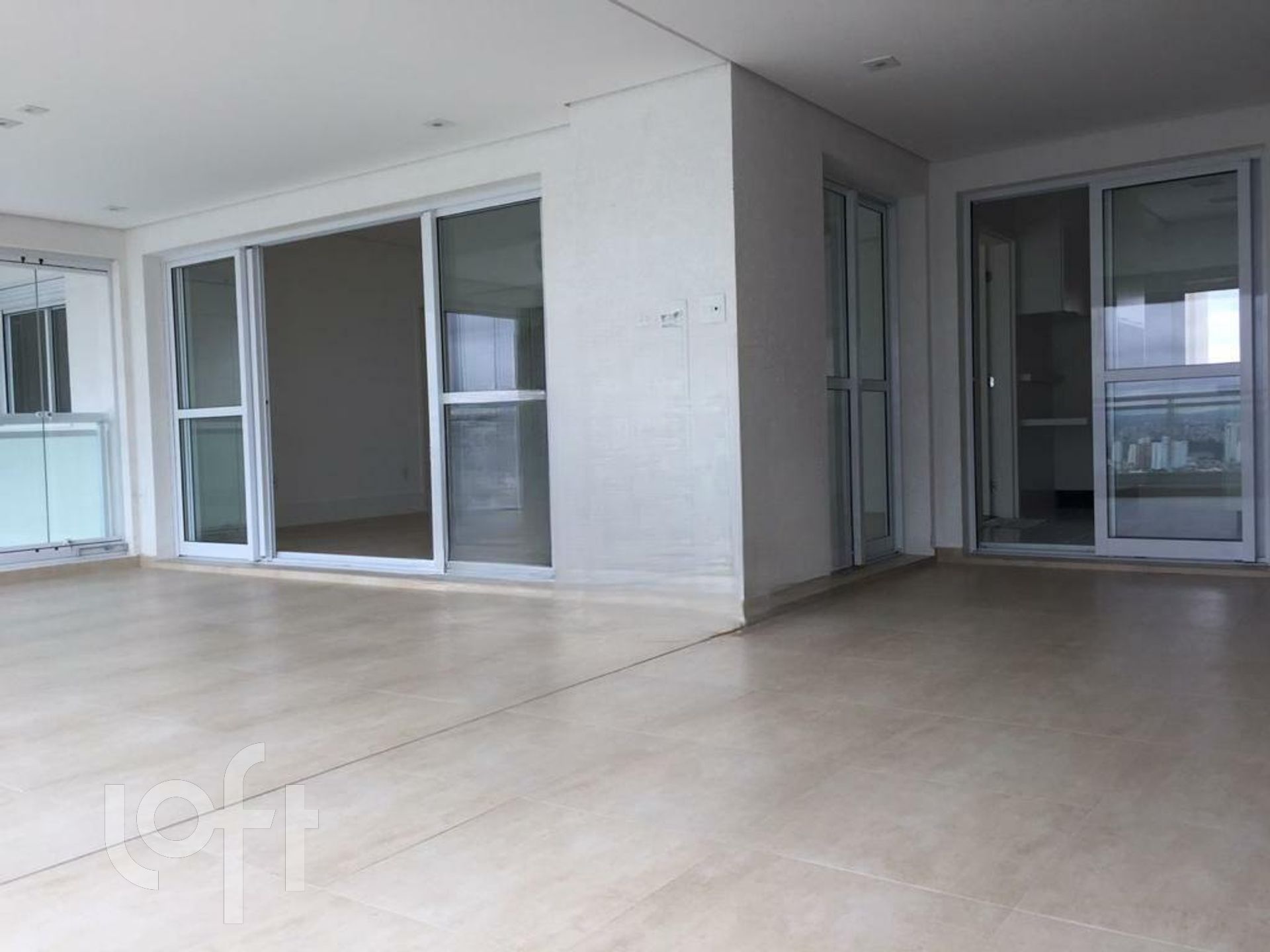 Apartamento à venda com 3 quartos, 181m² - Foto 4