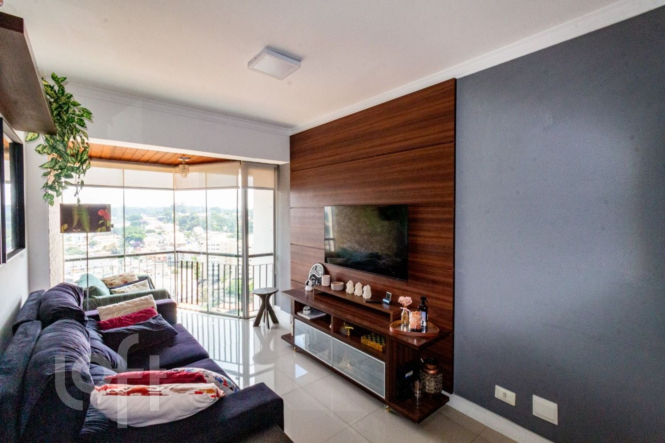 Apartamento à venda com 3 quartos, 150m² - Foto 2