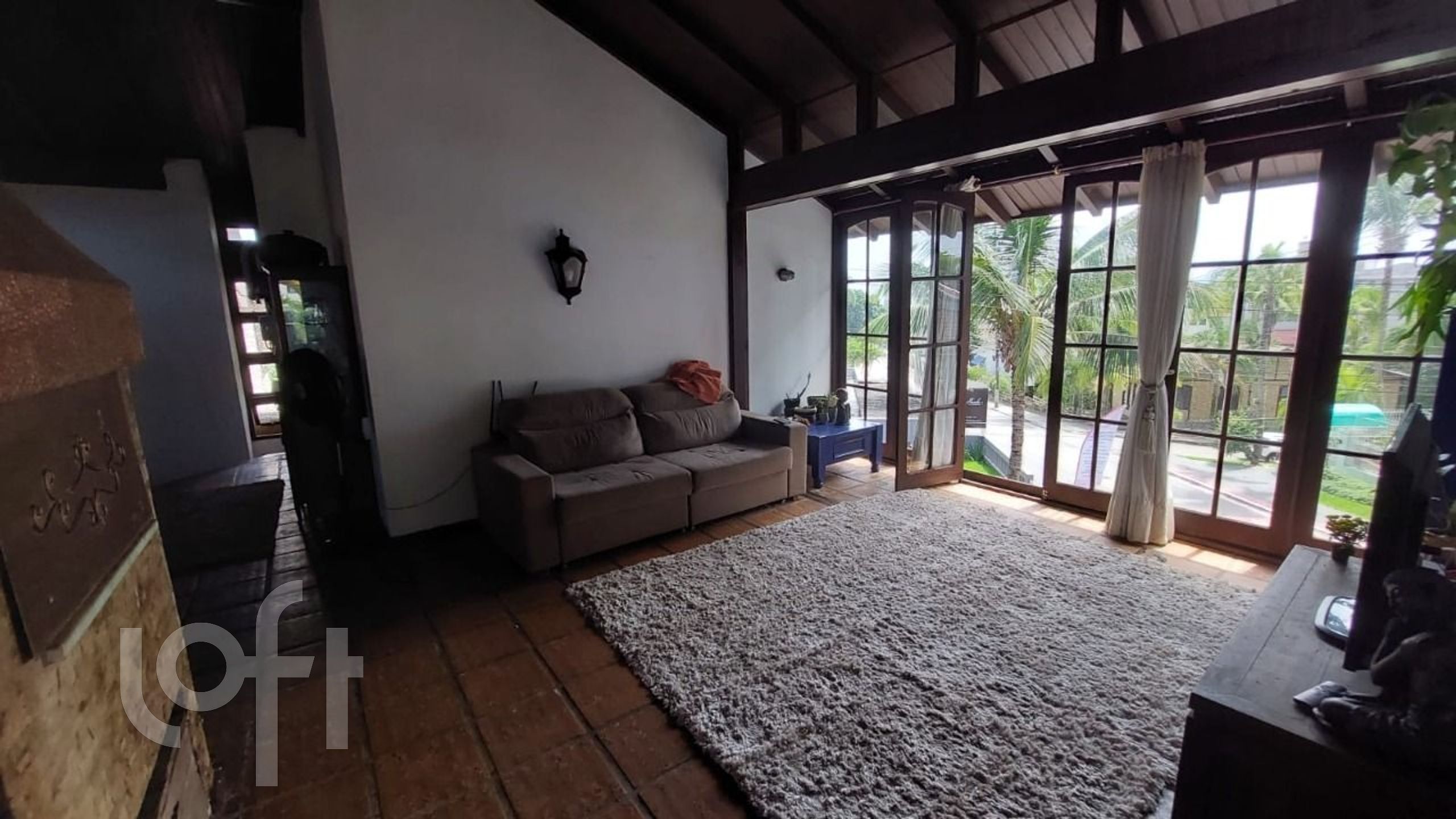 Casa Residencial com 312m², 14 quartos, 3 suítes, 3 garagens, no bairro Canasvieiras em Florianópolis