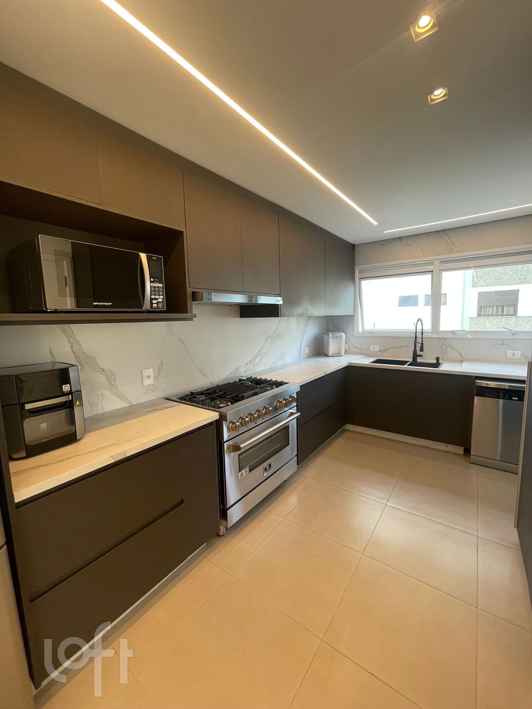 Apartamento à venda com 3 quartos, 208m² - Foto 10