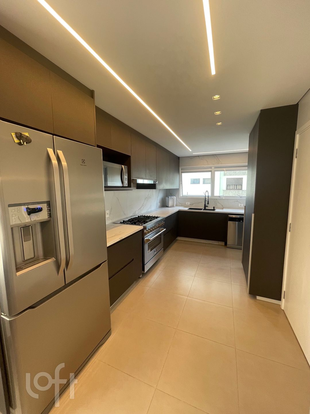 Apartamento à venda com 3 quartos, 208m² - Foto 6